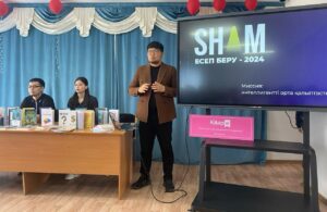 “Шетпе лицейі” КММ-нің түлегі Жұманазаров Жәнібек мектеп кітапханасына жаңадан жарық көрген 50 көркем әдеби кітапты тарту етті